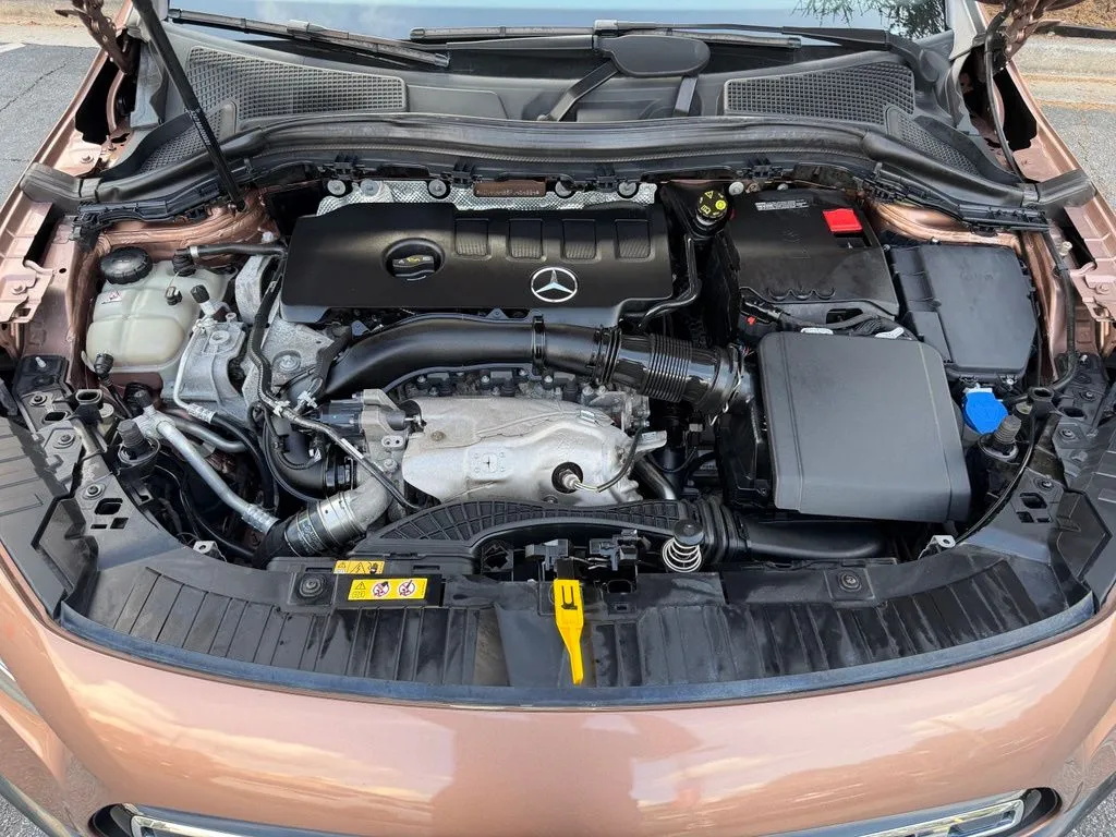 Mercedes-Benz GLA photo 6