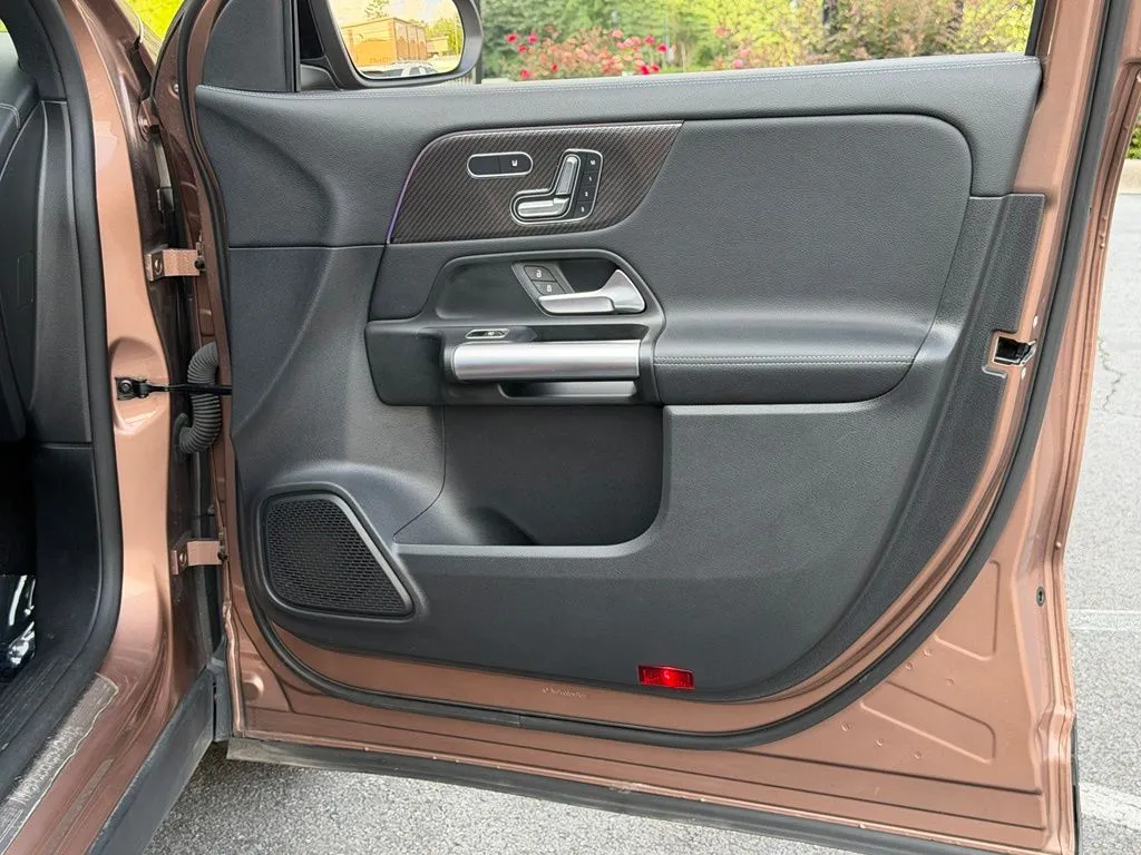 Mercedes-Benz GLA photo 35