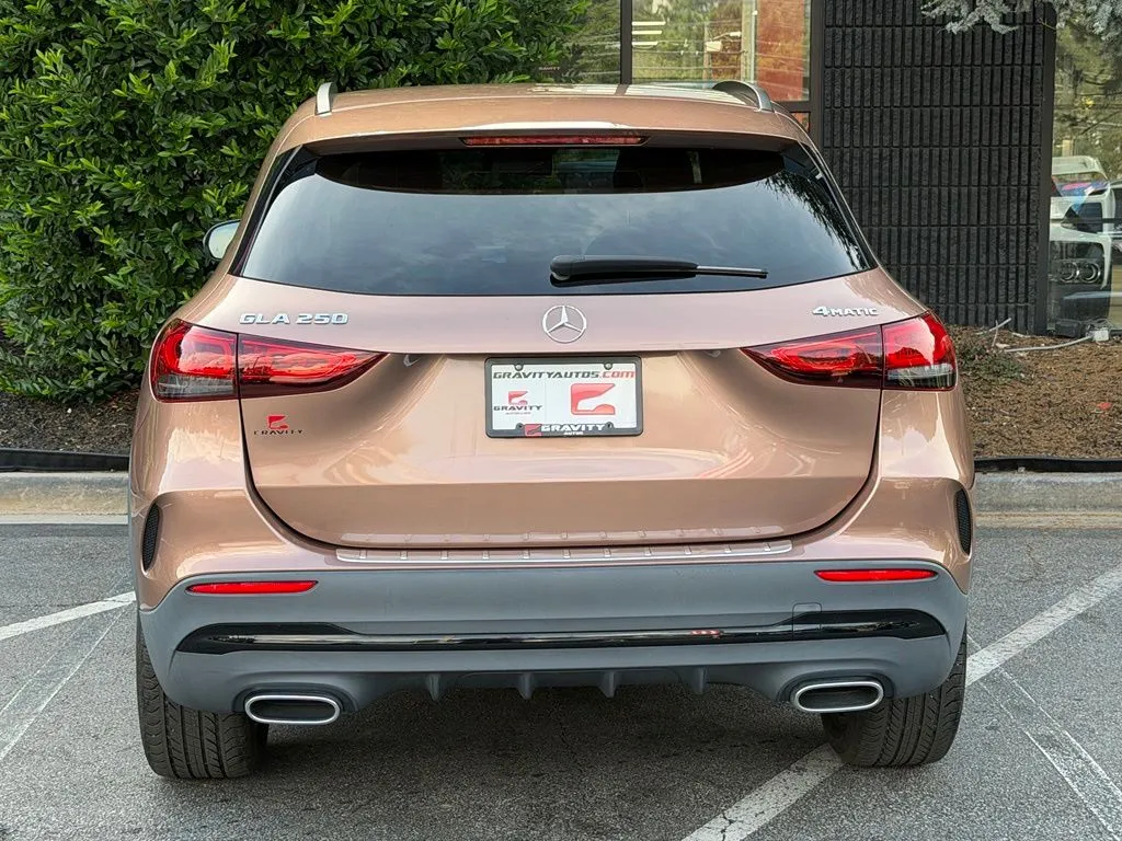 Mercedes-Benz GLA photo 14