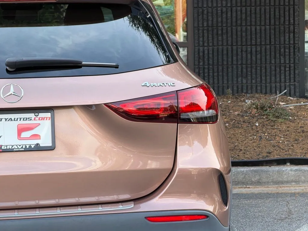 Mercedes-Benz GLA photo 16