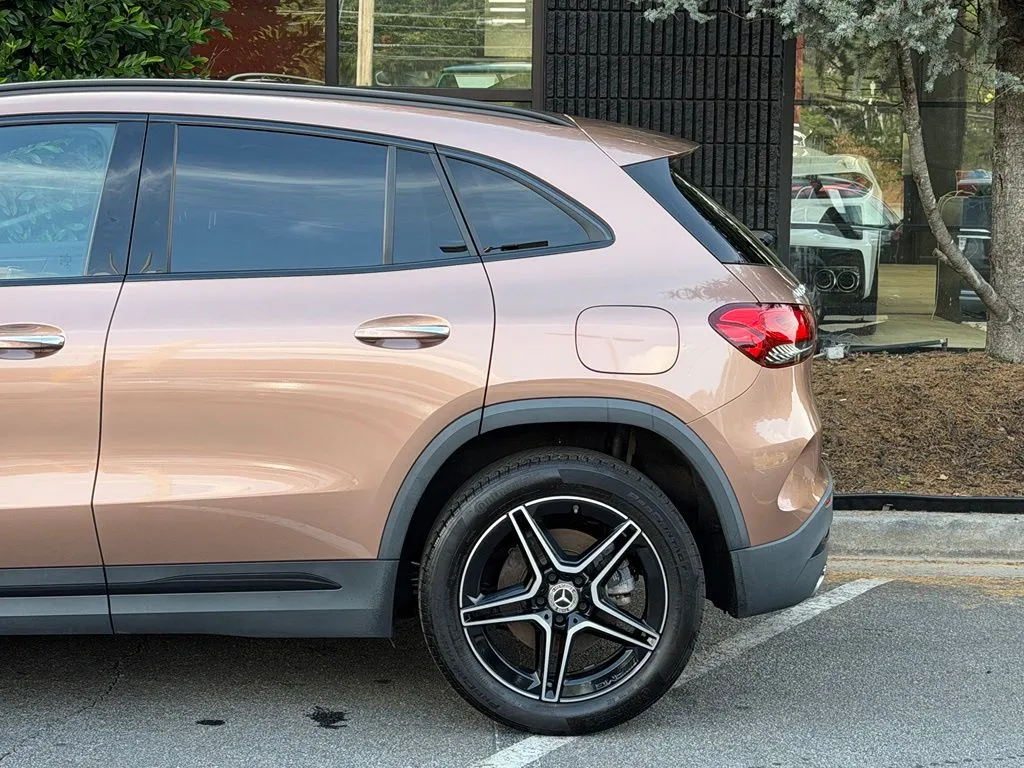 Mercedes-Benz GLA photo 11
