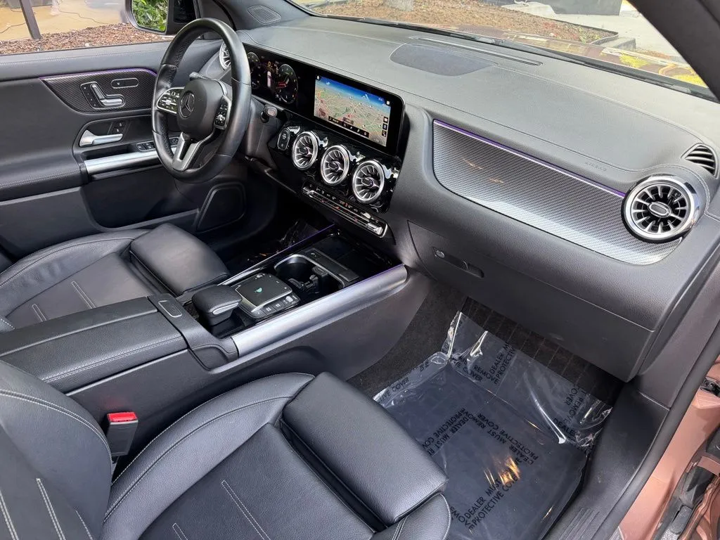 Mercedes-Benz GLA photo 32