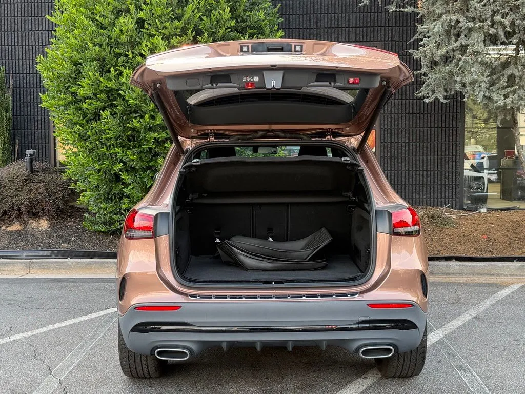 Mercedes-Benz GLA photo 17