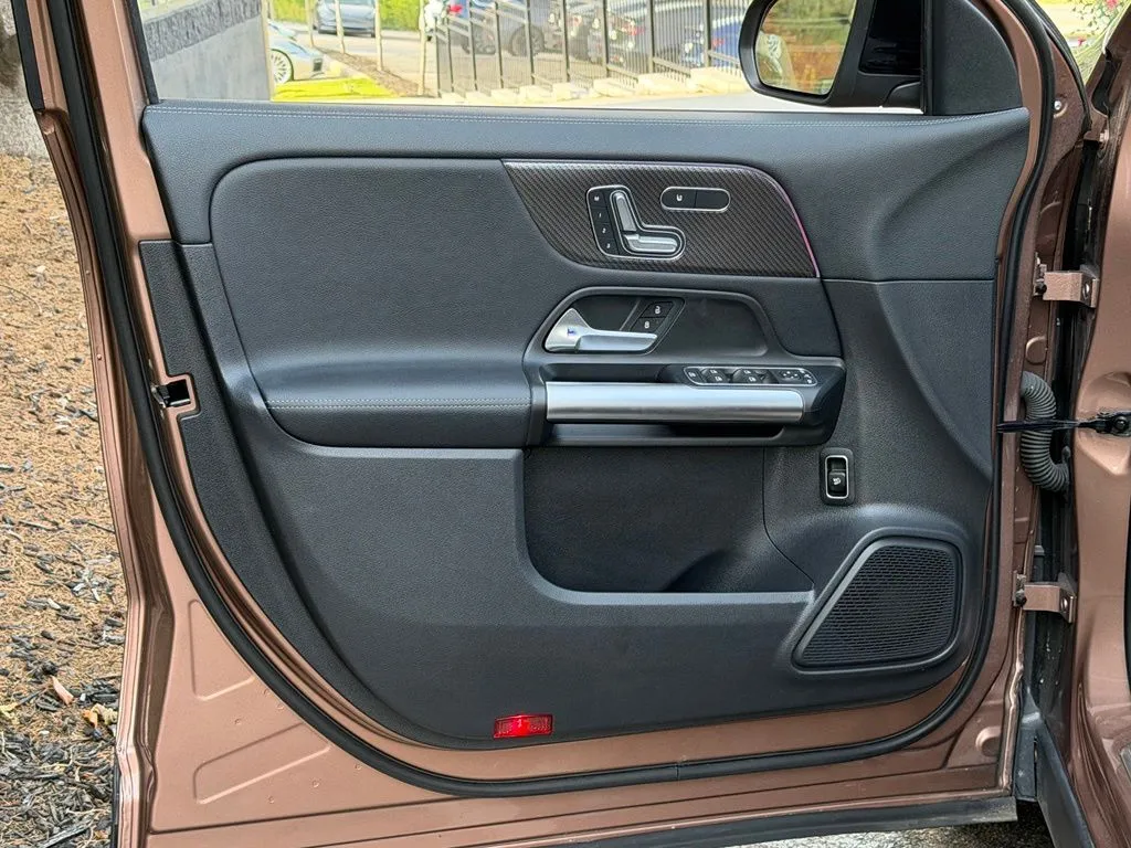 Mercedes-Benz GLA photo 28
