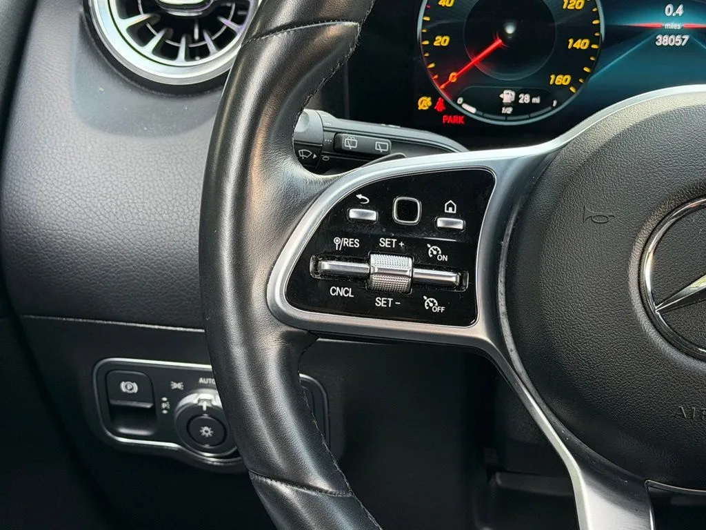 Mercedes-Benz GLA photo 43