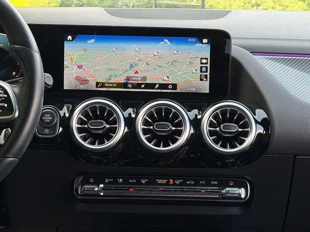 Mercedes-Benz GLA photo 46