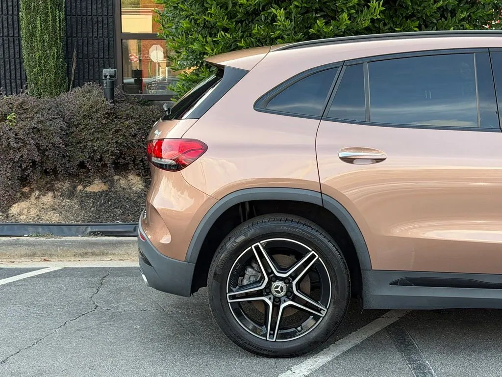 Mercedes-Benz GLA photo 22