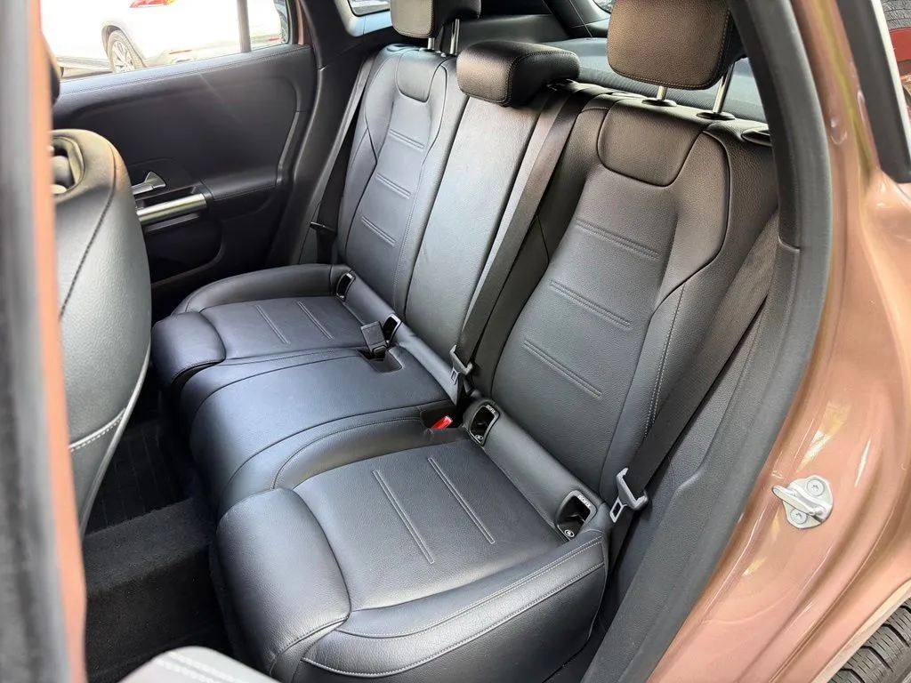 Mercedes-Benz GLA photo 31