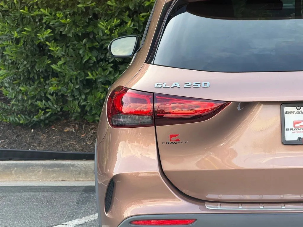 Mercedes-Benz GLA photo 15