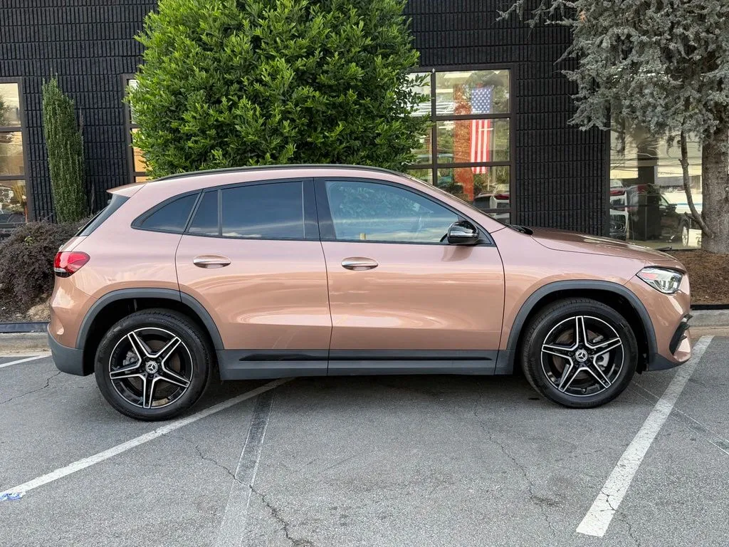 Mercedes-Benz GLA photo 21