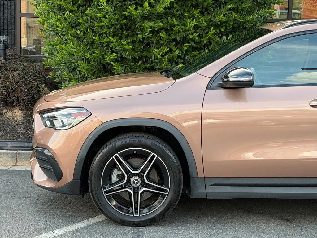 Mercedes-Benz GLA photo 10