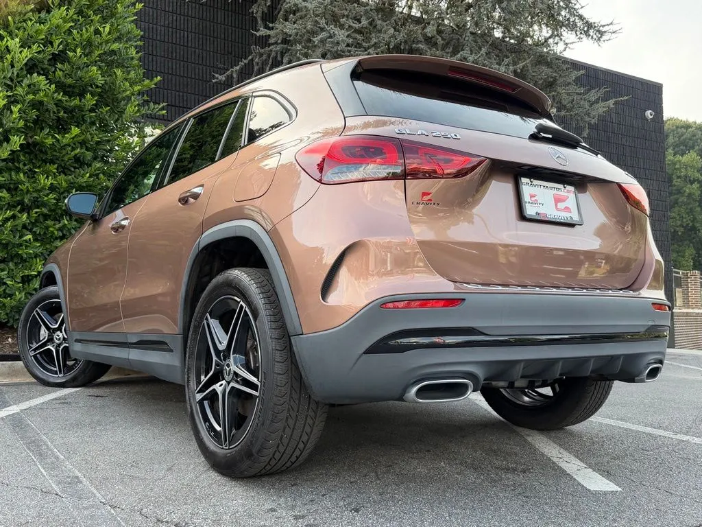 Mercedes-Benz GLA photo 20