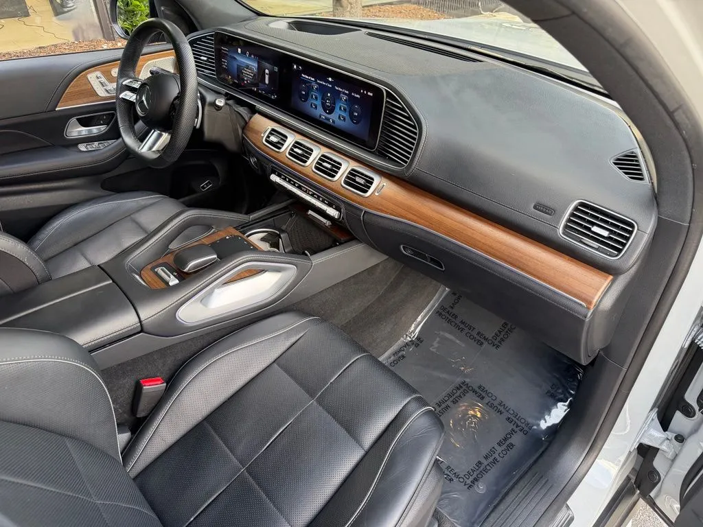 Mercedes-Benz GLS photo 32