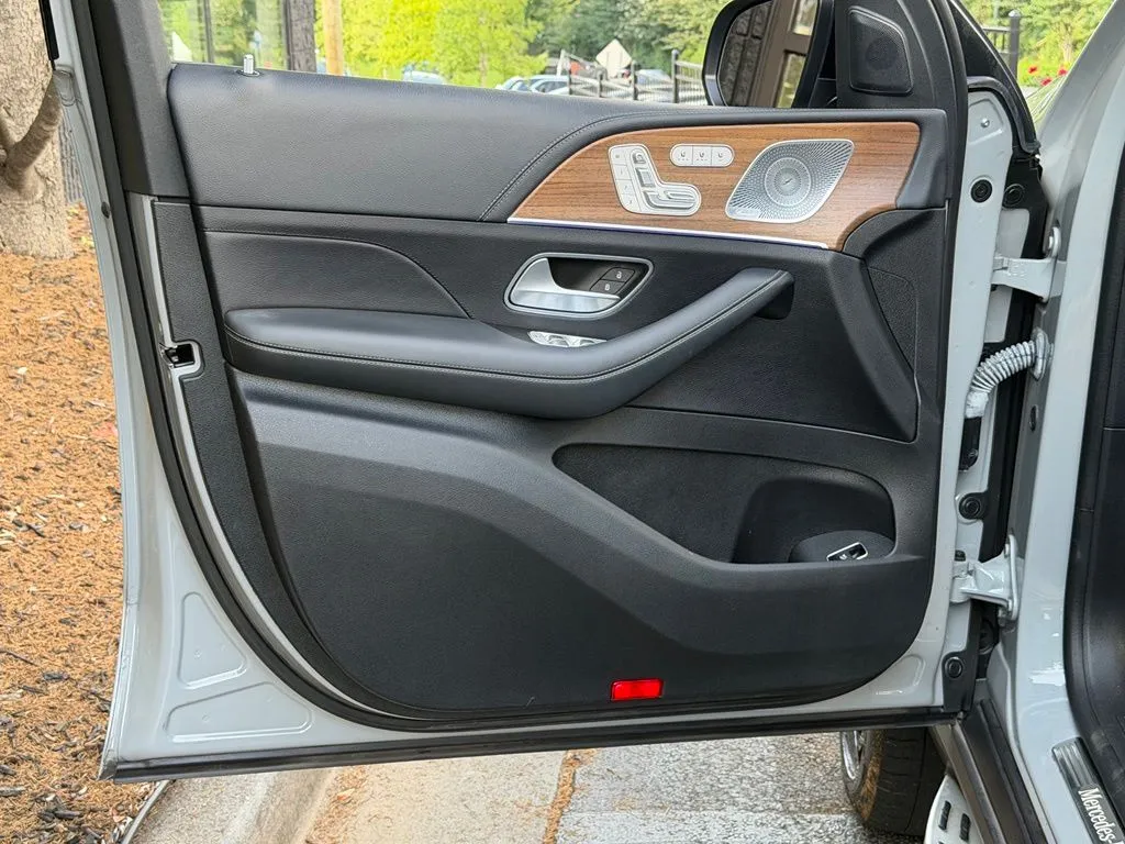 Mercedes-Benz GLS photo 28