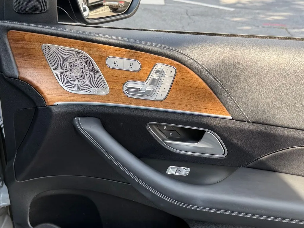 Mercedes-Benz GLS photo 36