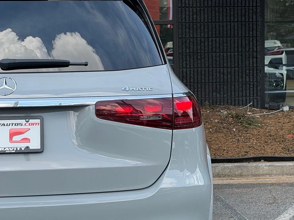 Mercedes-Benz GLS photo 16