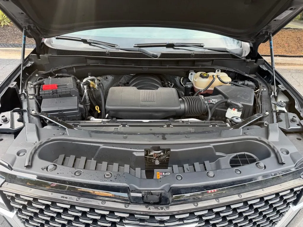 Cadillac Escalade photo 3