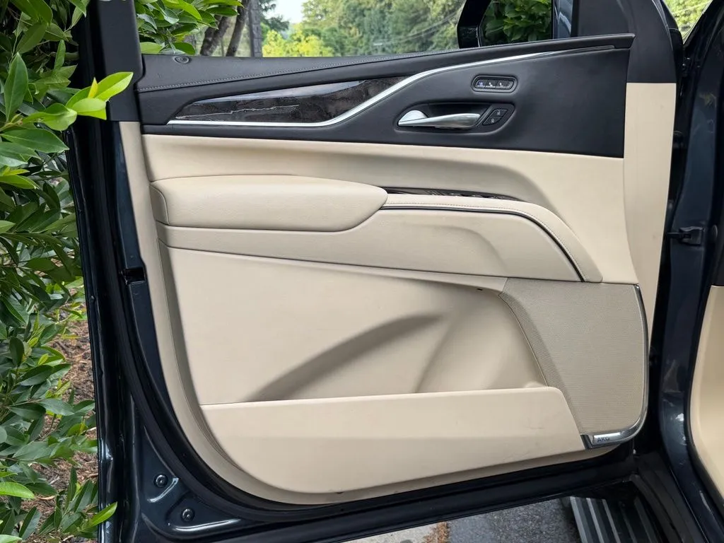 Cadillac Escalade photo 26