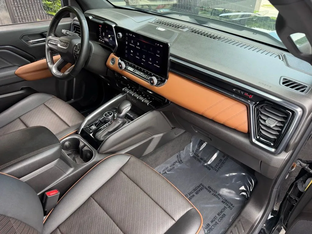 GMC Canyon photo 32