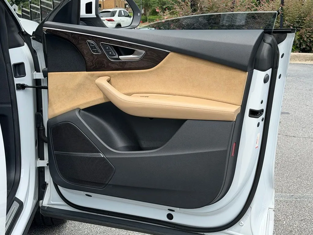 Audi Q8 photo 37
