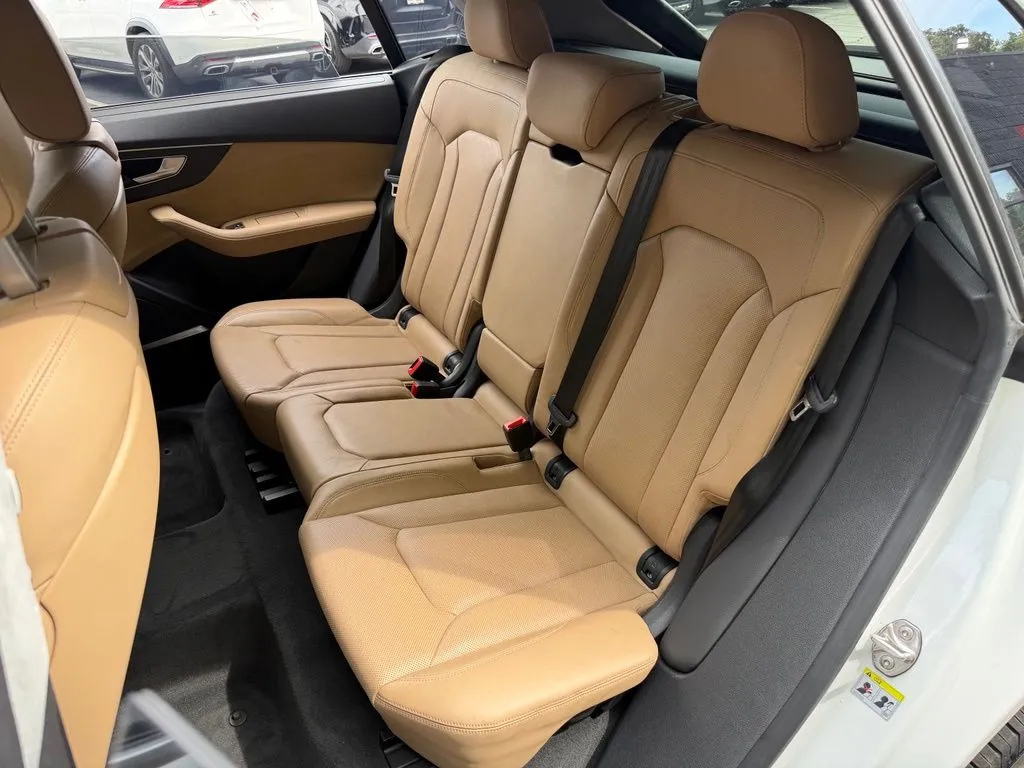 Audi Q8 photo 32
