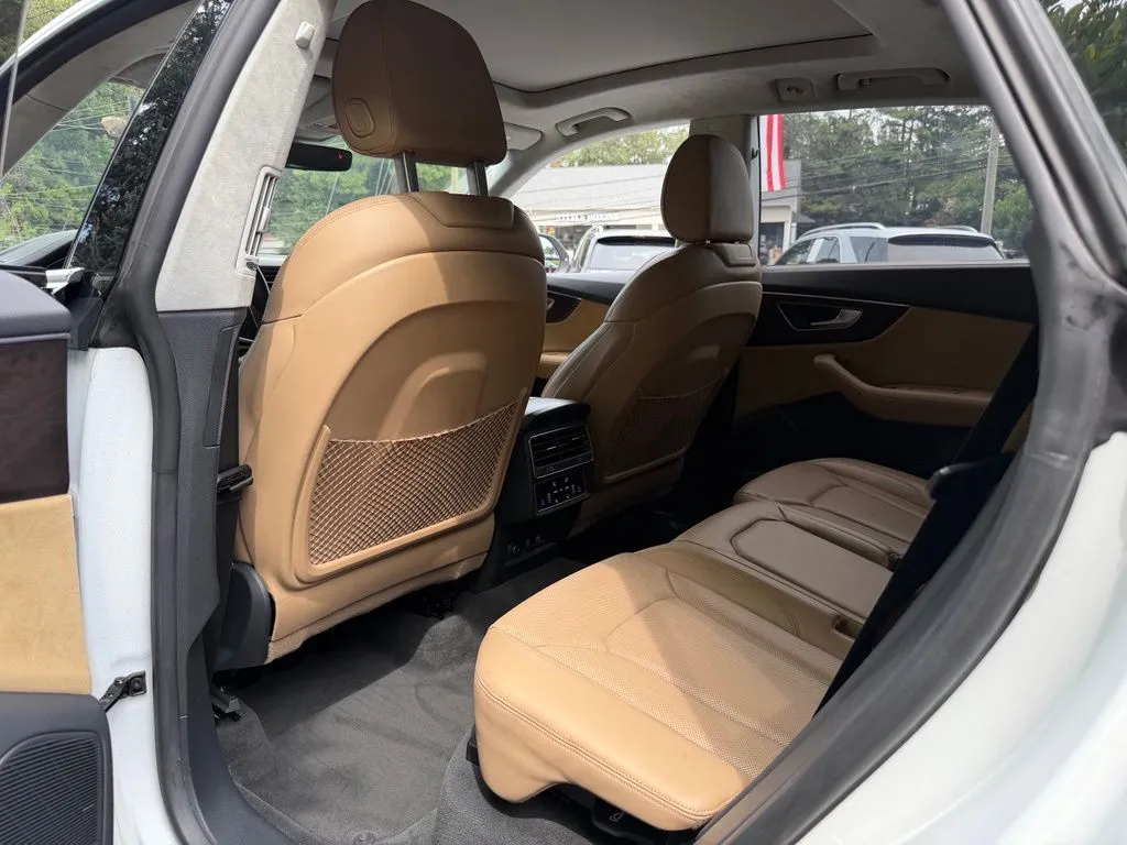 Audi Q8 photo 31