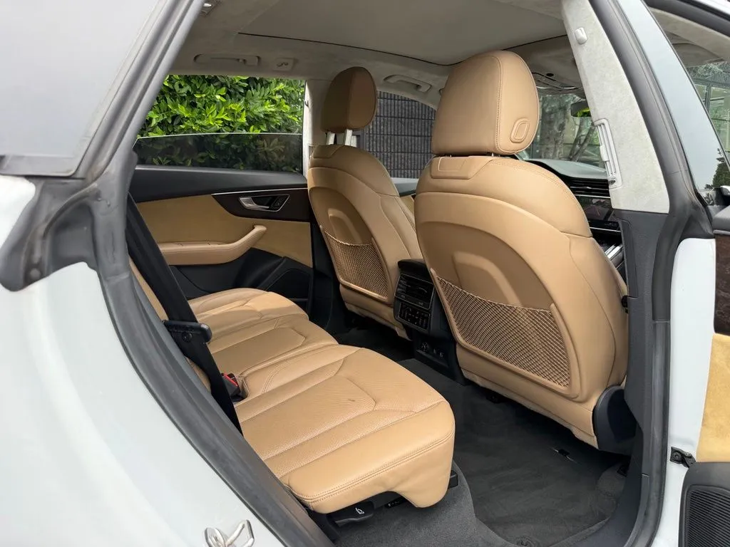 Audi Q8 photo 39