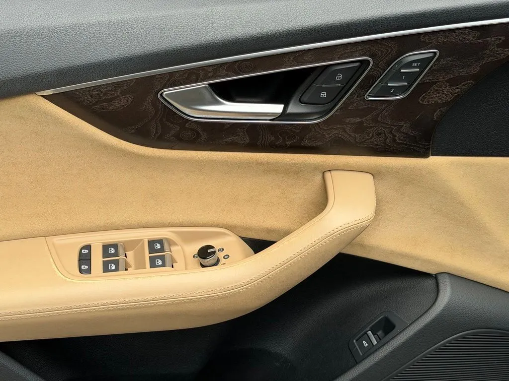 Audi Q8 photo 30