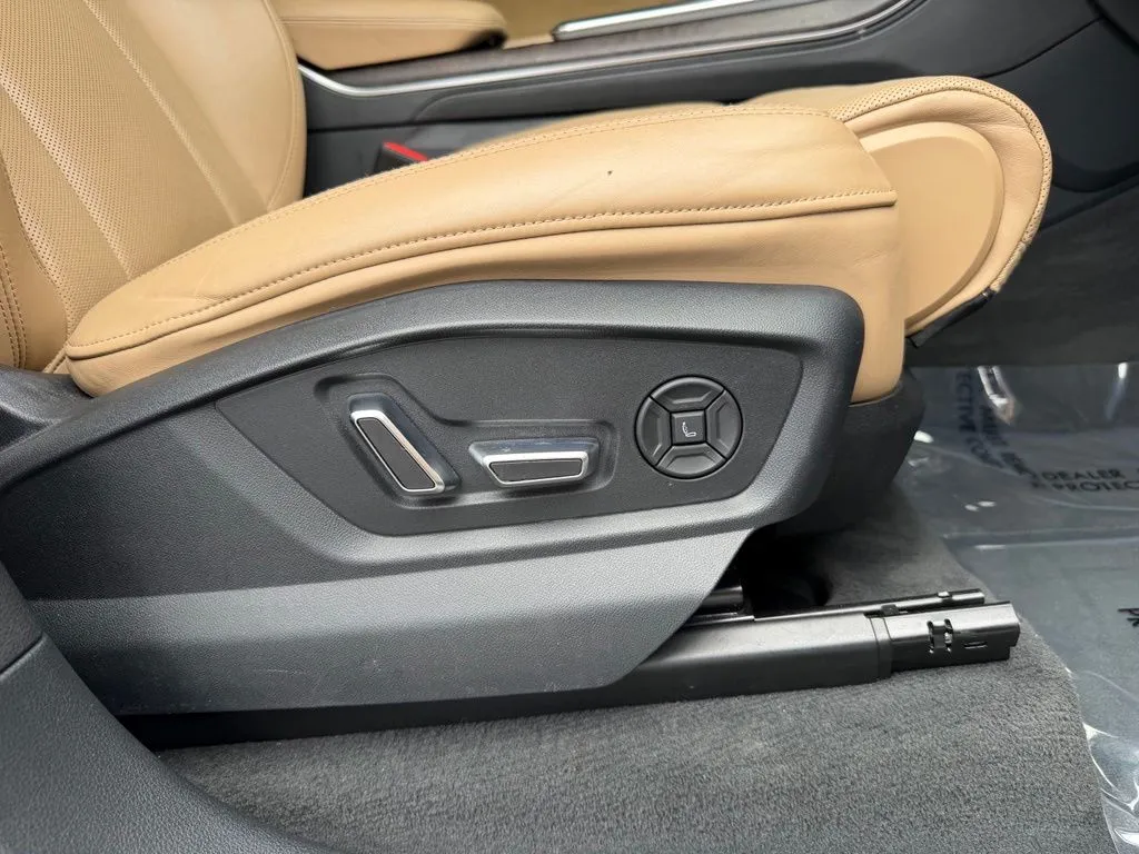 Audi Q8 photo 36