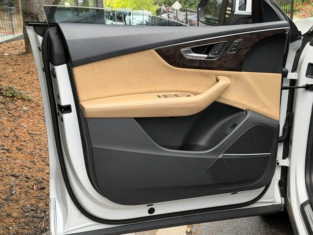 Audi Q8 photo 29