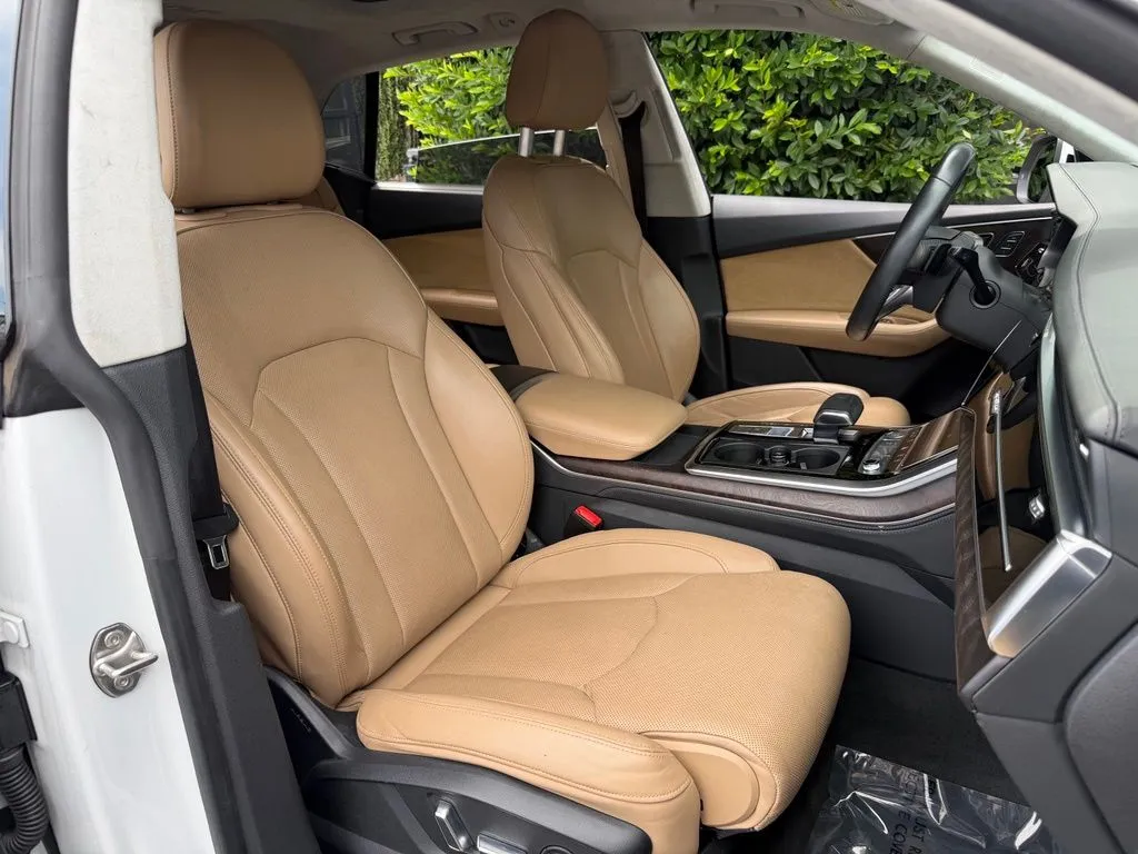 Audi Q8 photo 35
