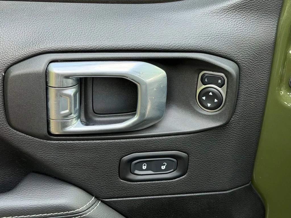 Jeep Wrangler photo 29