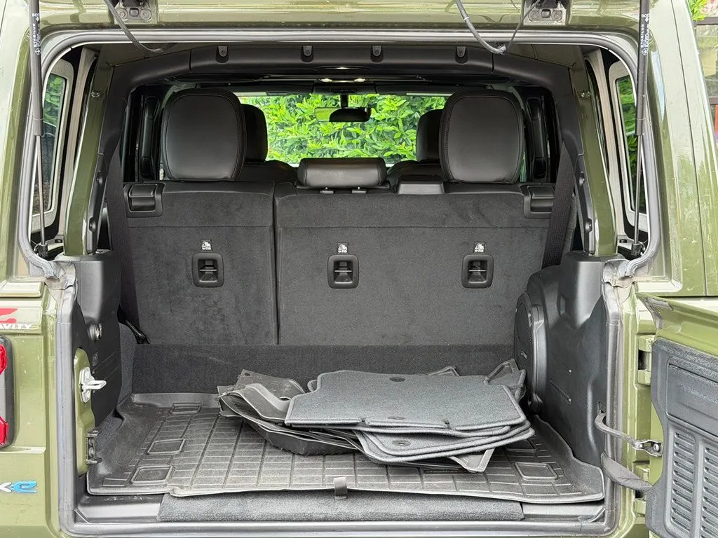 Jeep Wrangler photo 18