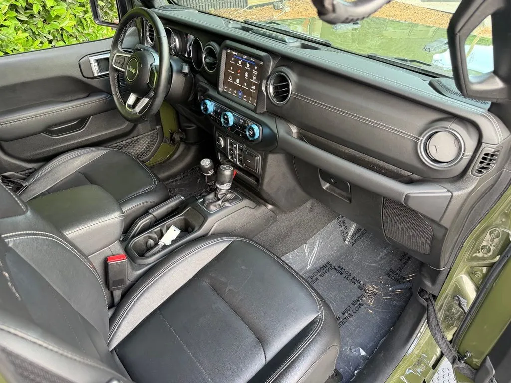 Jeep Wrangler photo 32
