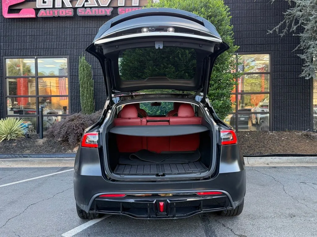 Tesla Model Y photo 16