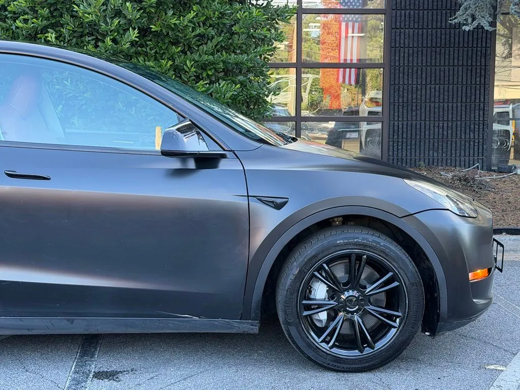 Tesla Model Y photo 22