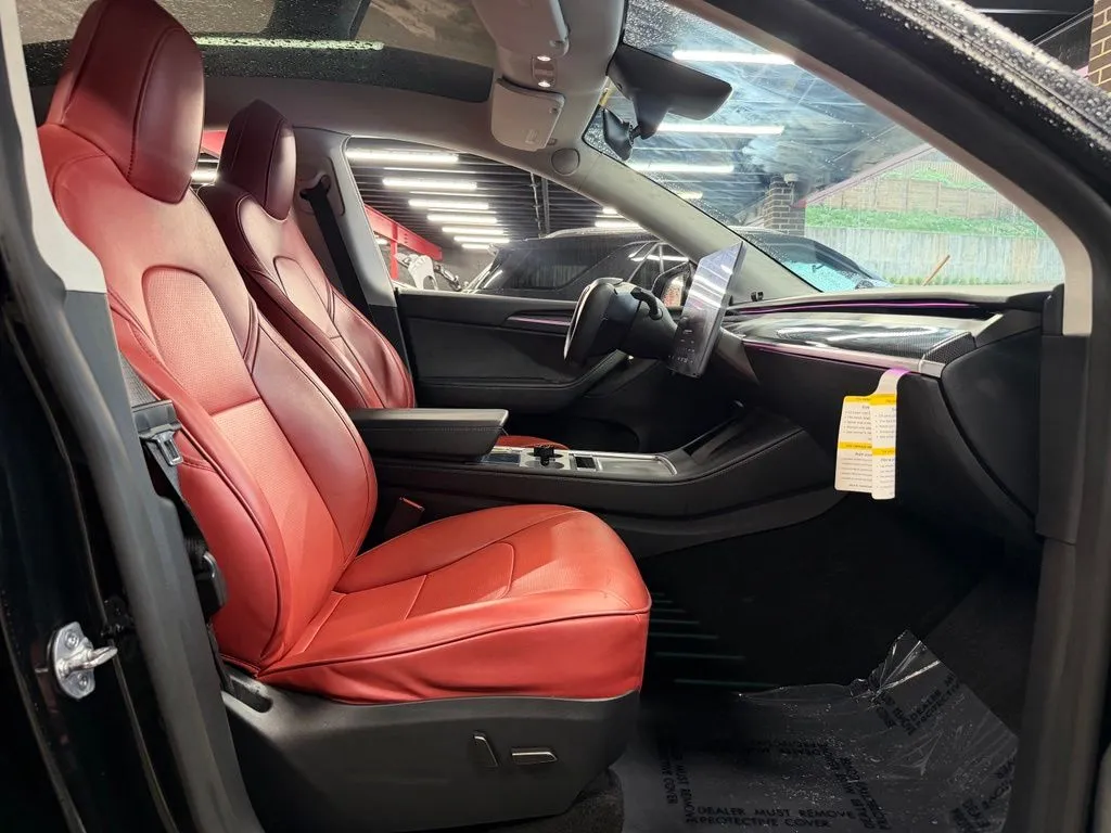 Tesla Model Y photo 32