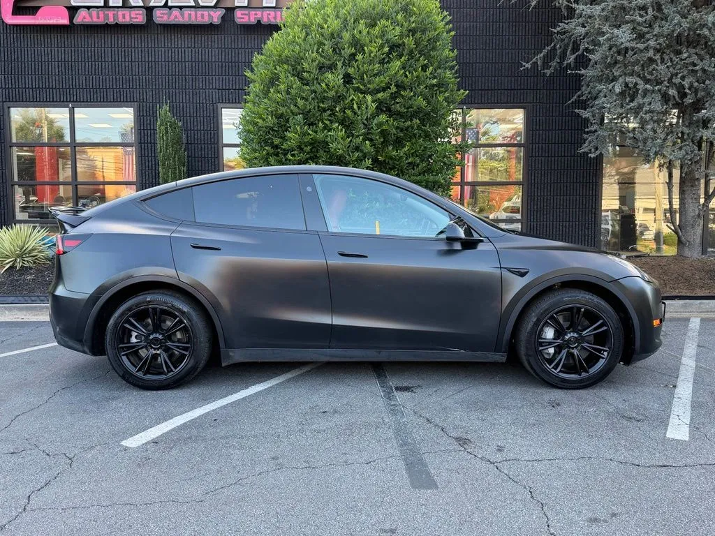 Tesla Model Y photo 20