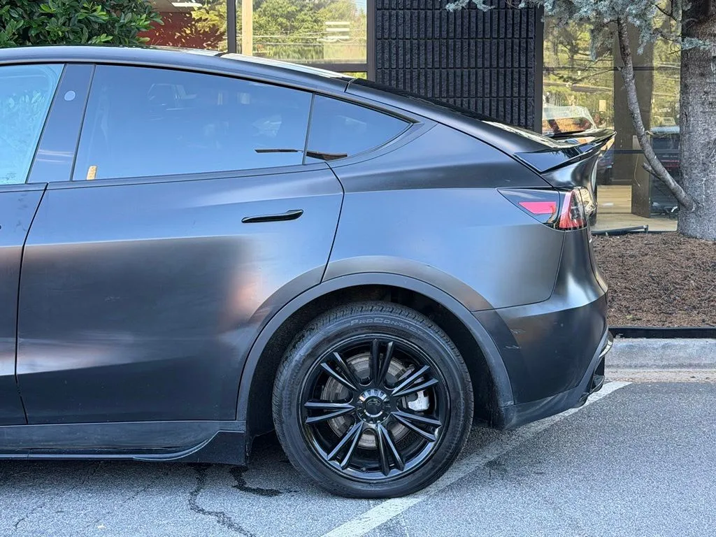 Tesla Model Y photo 10