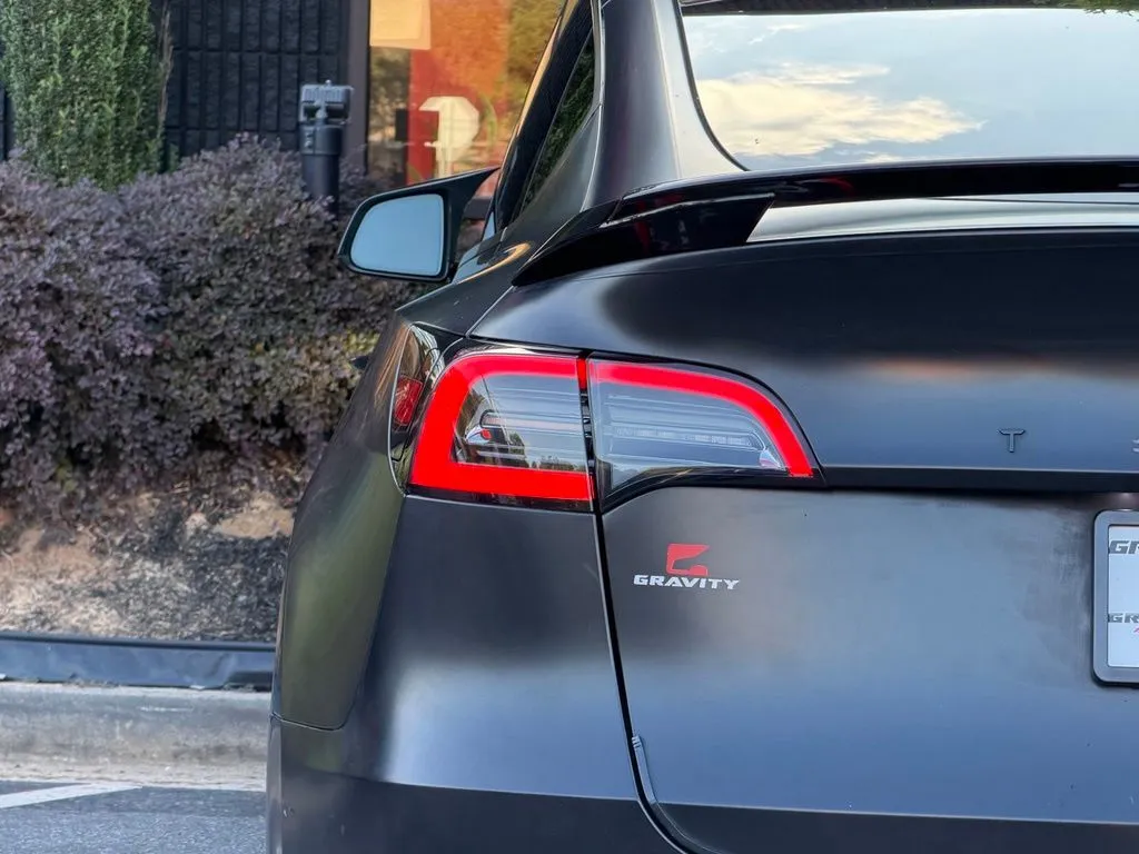 Tesla Model Y photo 14