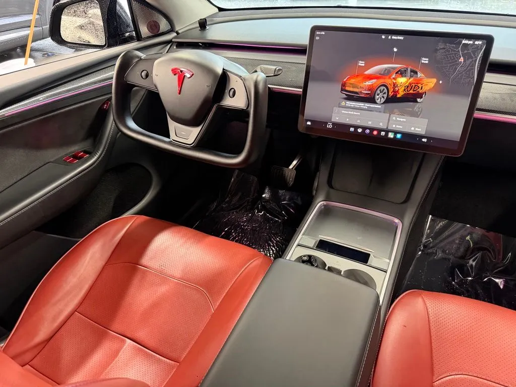Tesla Model Y photo 39