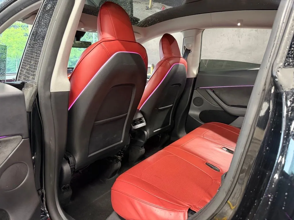 Tesla Model Y photo 29