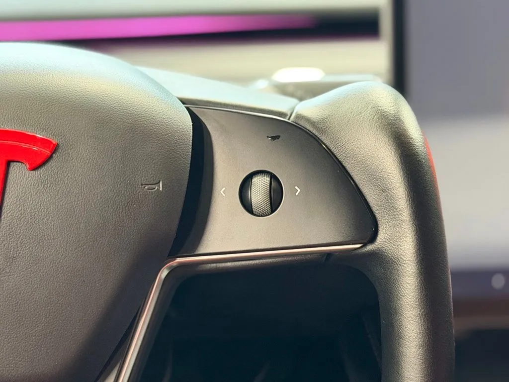 Tesla Model Y photo 43