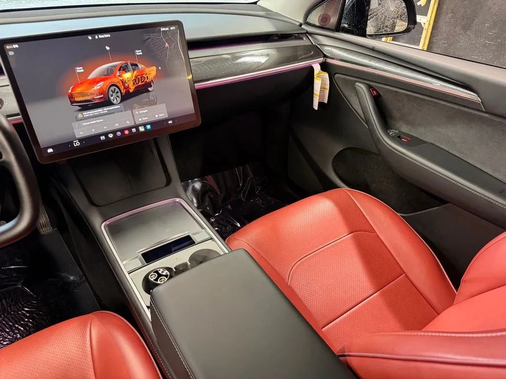 Tesla Model Y photo 40