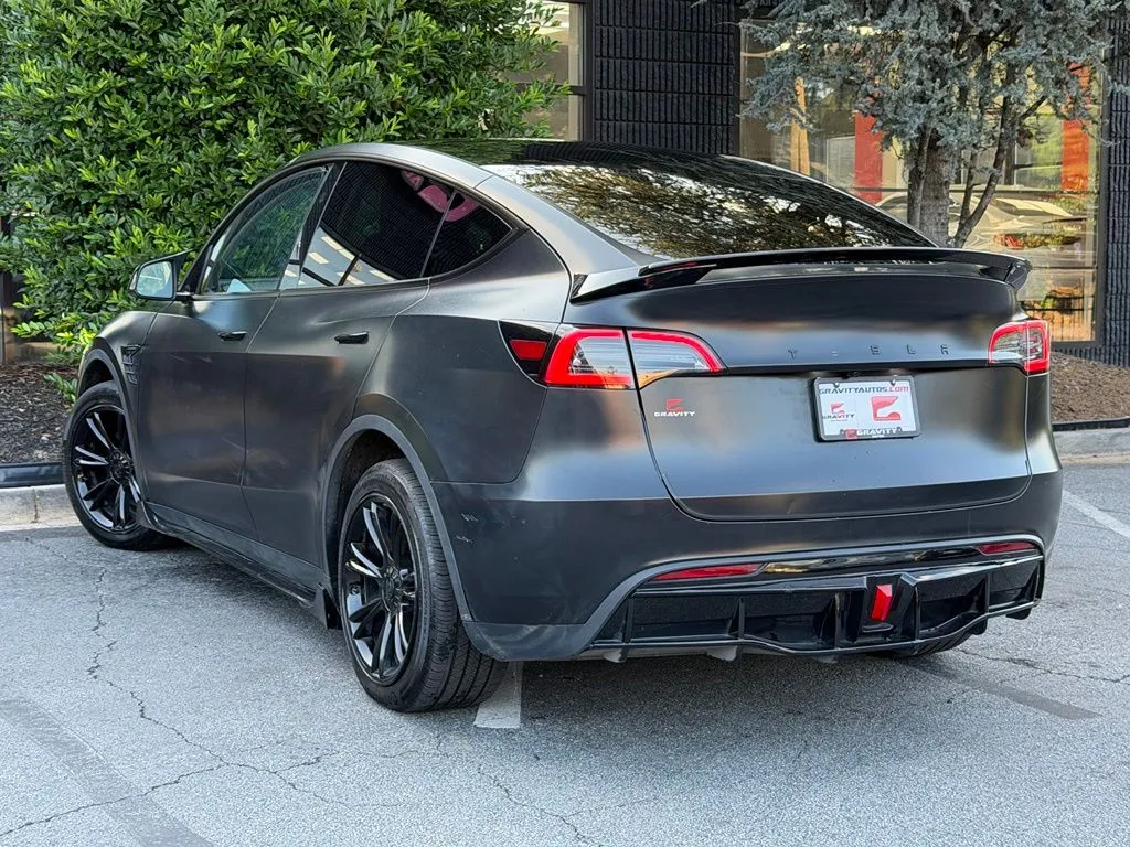 Tesla Model Y photo 18