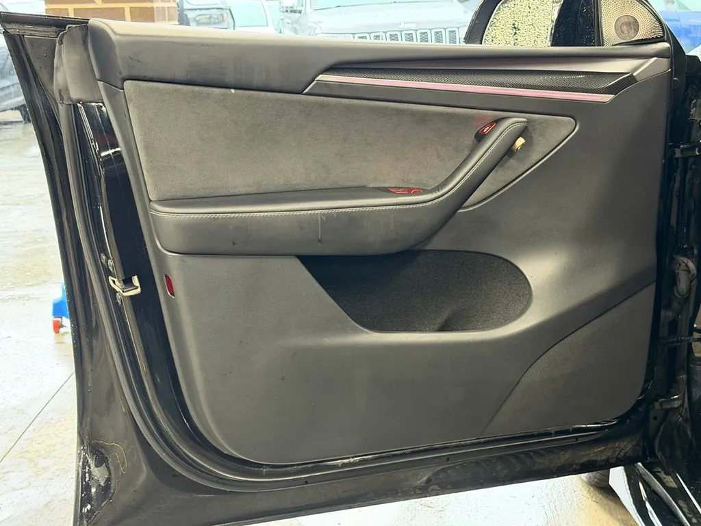 Tesla Model Y photo 27