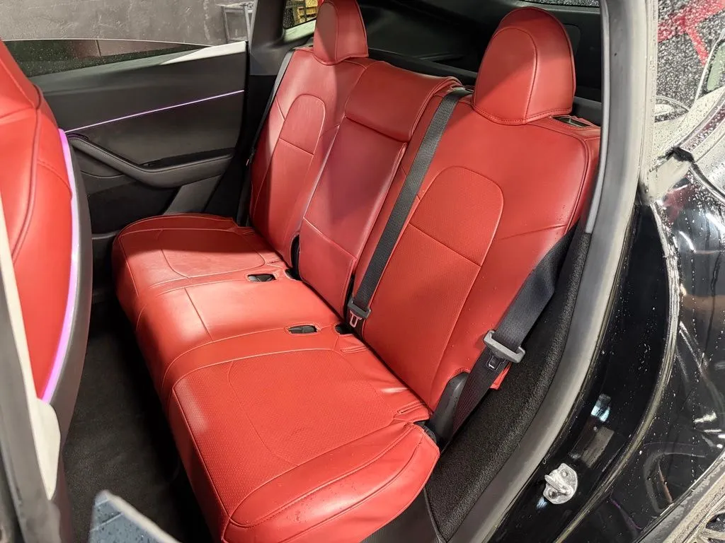 Tesla Model Y photo 30
