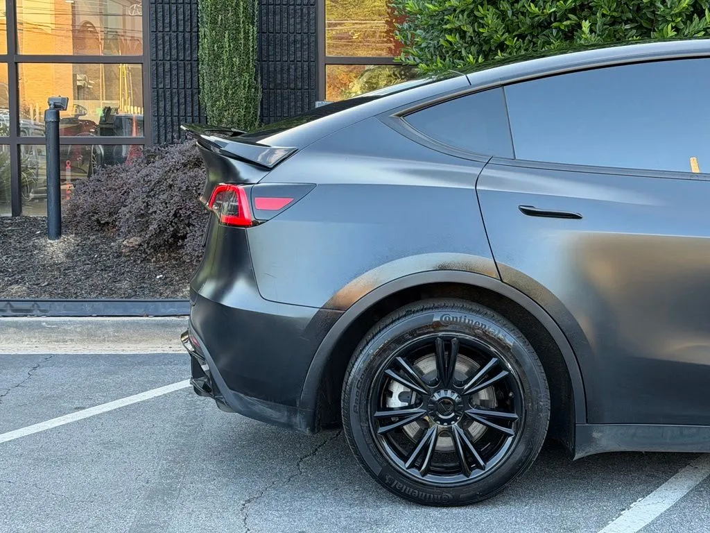 Tesla Model Y photo 21