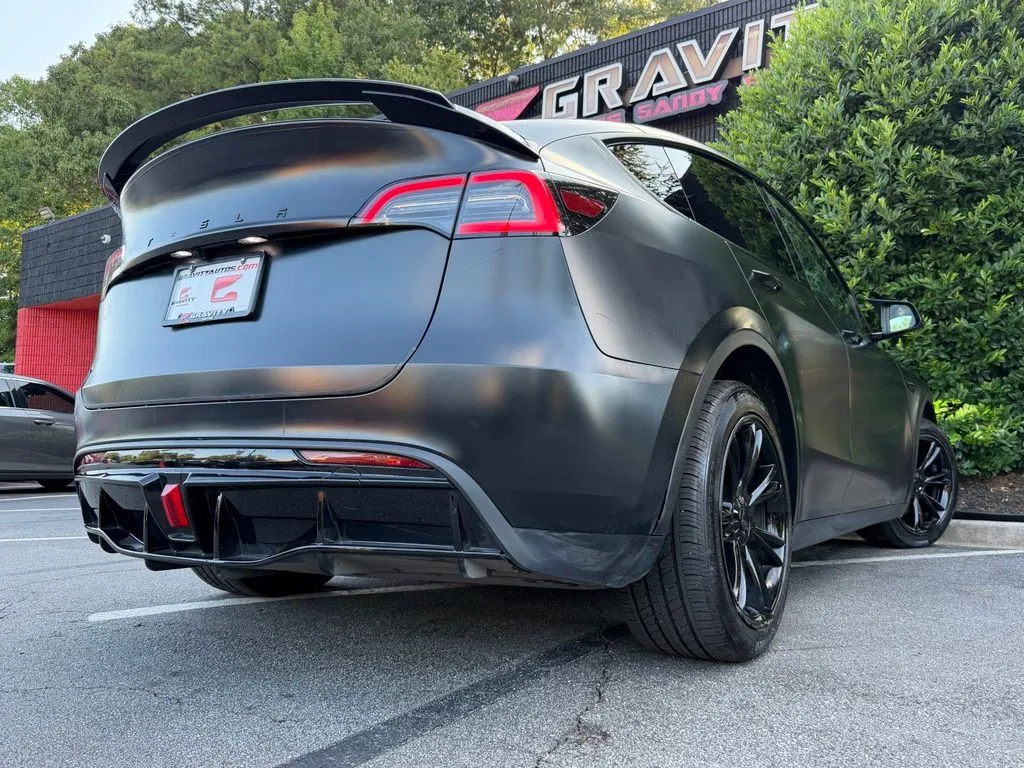 Tesla Model Y photo 12