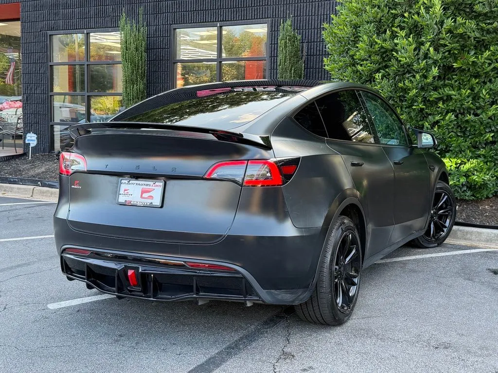Tesla Model Y photo 11